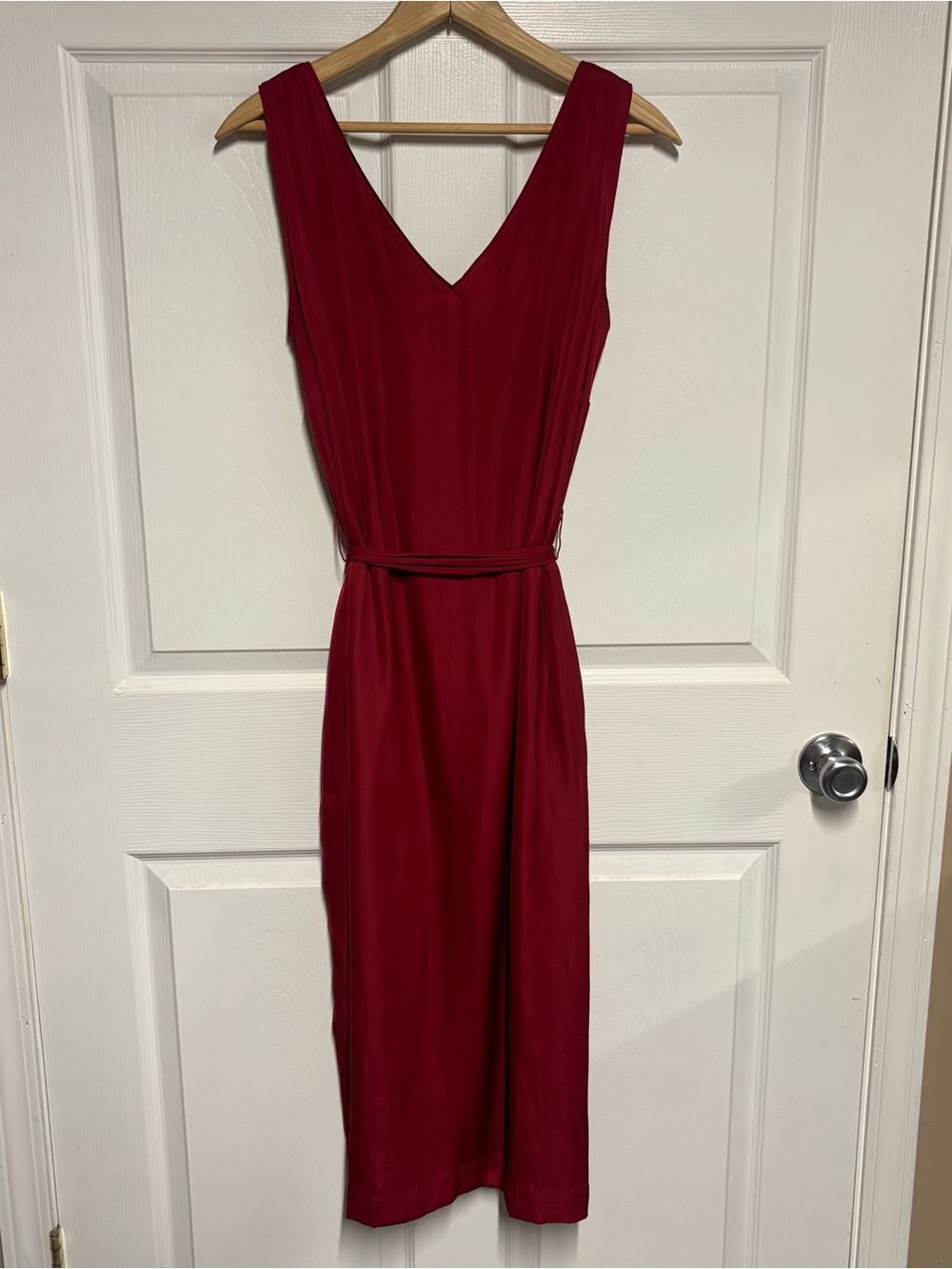 Ann Taylor Sleeveless V-Neck Midi Dress in Deep Red